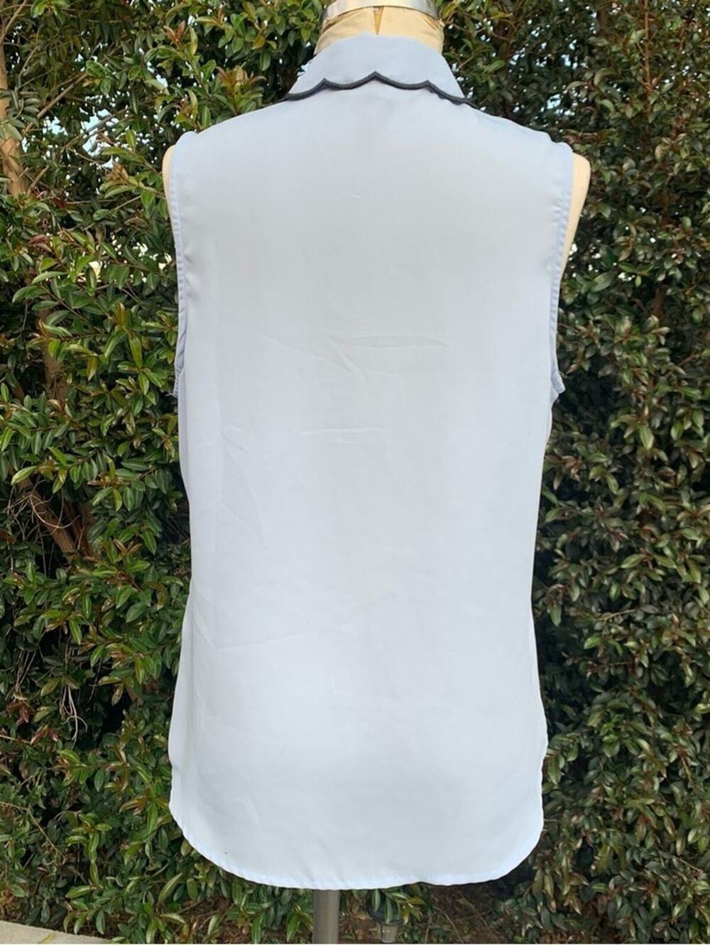 LAUNDRY BY SHELLI SEGAL Sleeveless Scalloped Blouse Women's Medium Blue Top - Picture 4 of 9